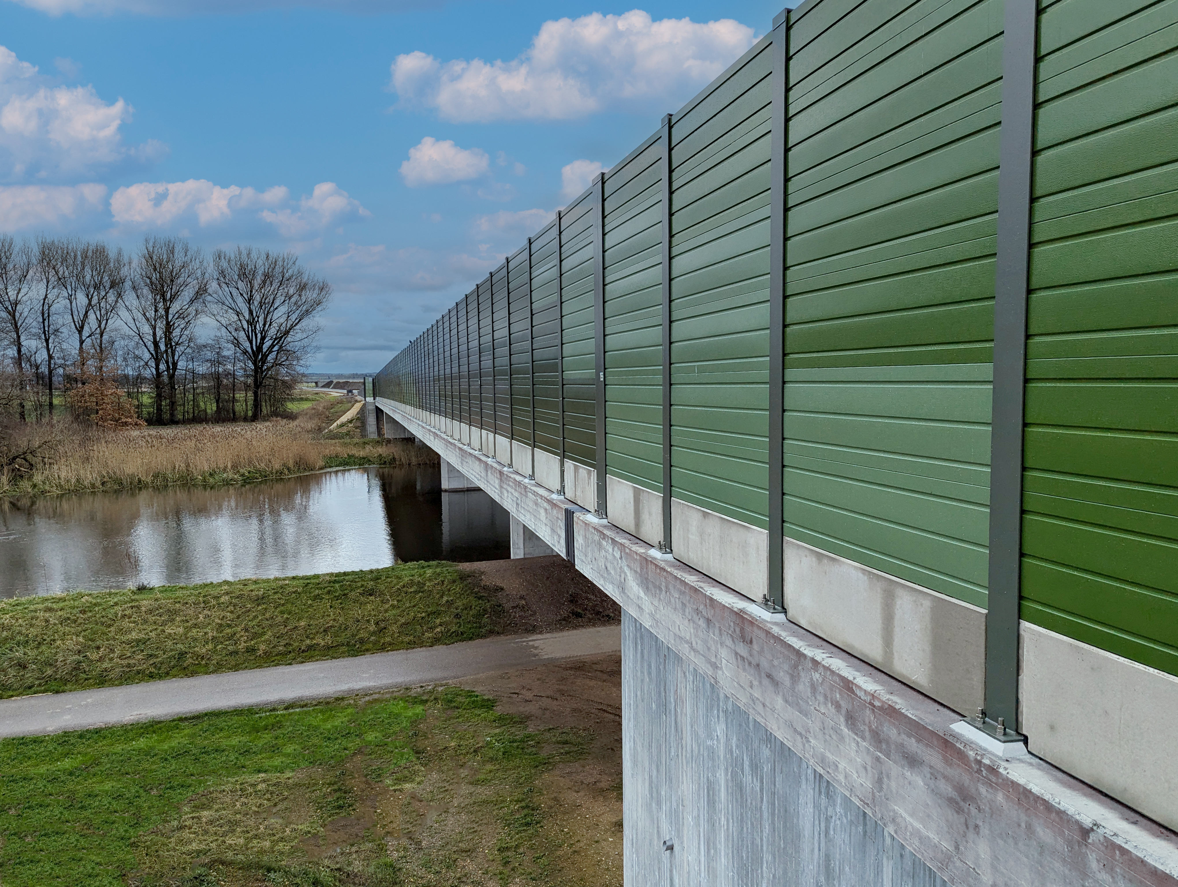 Lärmschutzwand Querspange Erbach – harmonische Integration in die Landschaft der Donauauen